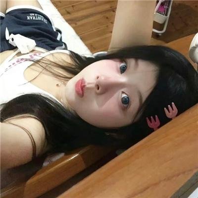 看她轻轻的飞起